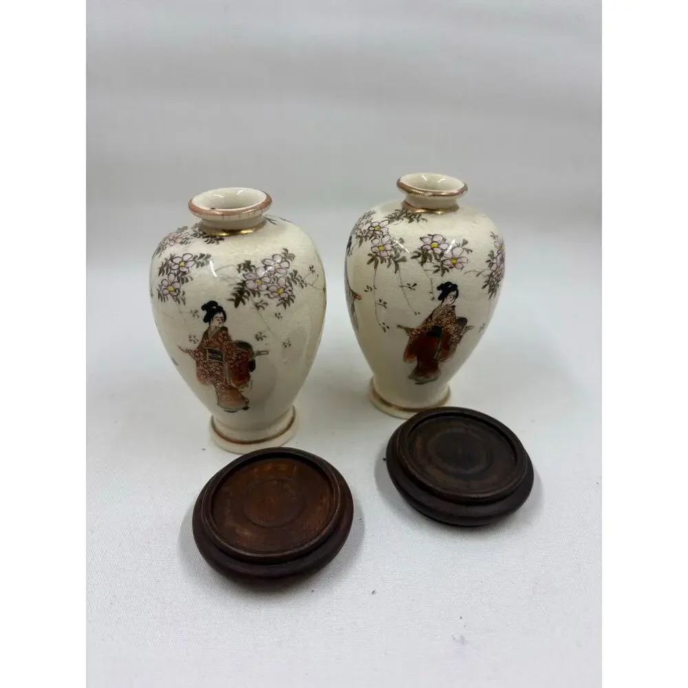 Hand painted Japanese  Satsuma Earthenware Pair of Mini Vases
